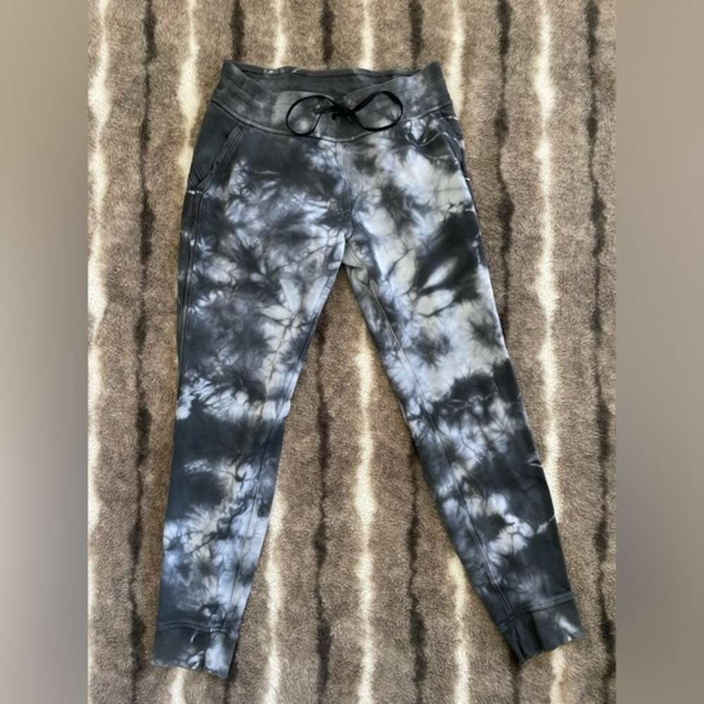 lulumelon jogger